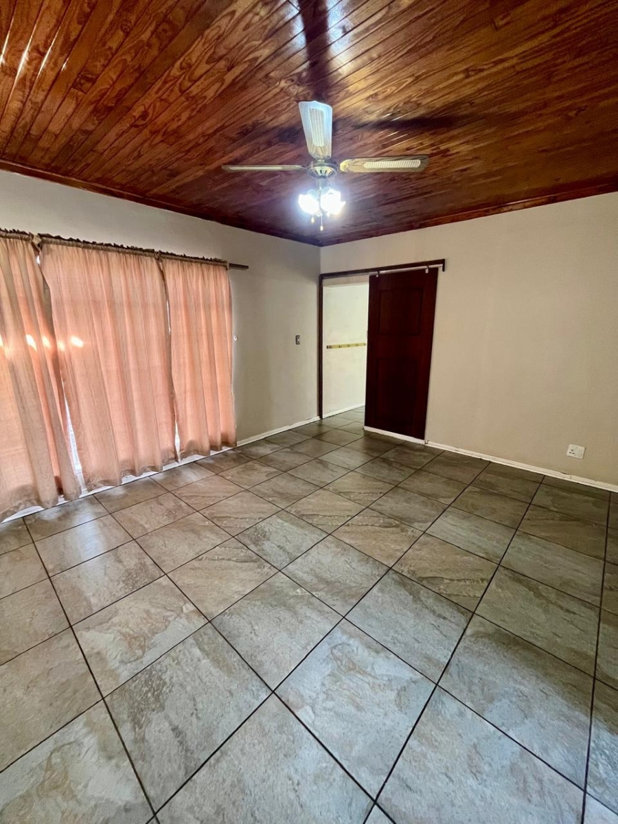 4 Bedroom Property for Sale in Flamwood North West